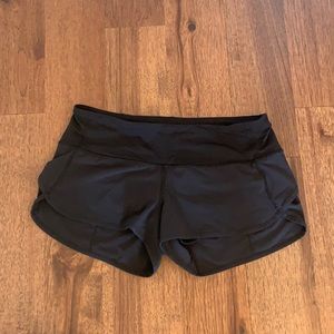 Lululemon Speed Up mid rise 2.5” Black Shorts